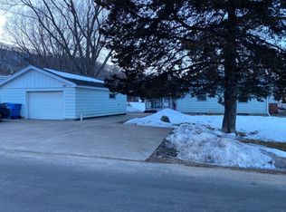 160 Valleyview Rd, Dakota, MN 55925