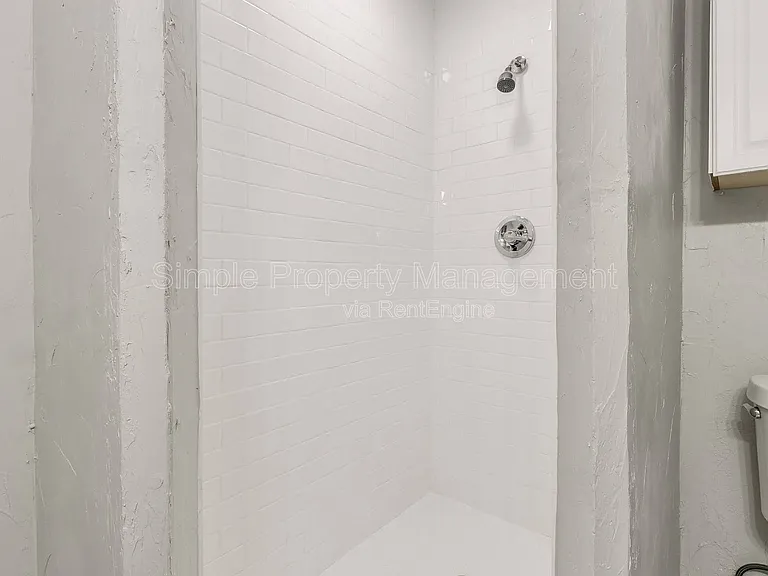 409 E Hill Dr — Photo 13