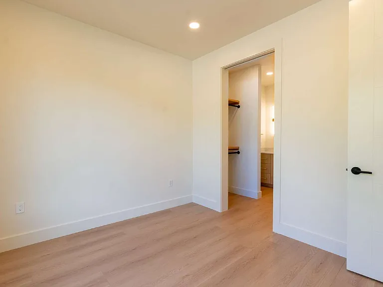 818 E 22nd Ave — Photo 25