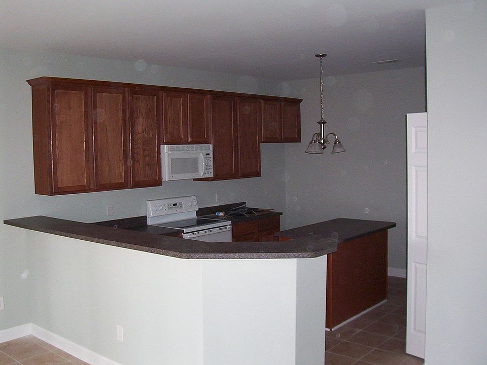 2nd image of 1002 Lake Norman Ln