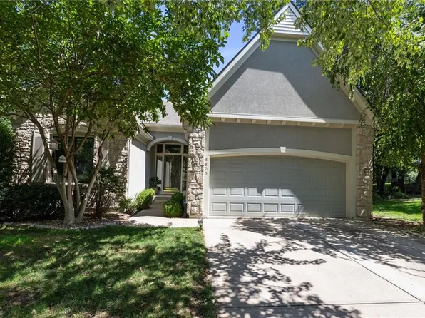 8803 W 142nd Ct, Overland Park, KS 66221