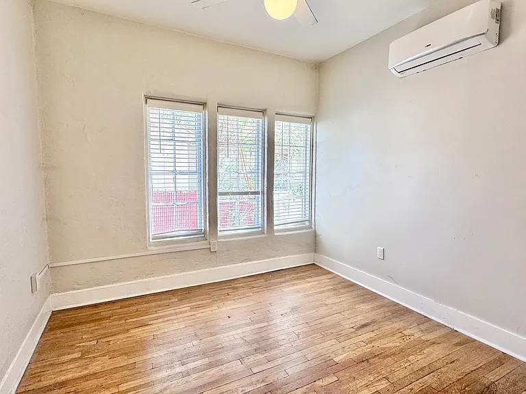 342 W Willetta St #1 — Photo 25