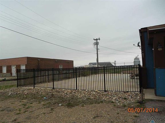 5th image of 235 S Highland Ave