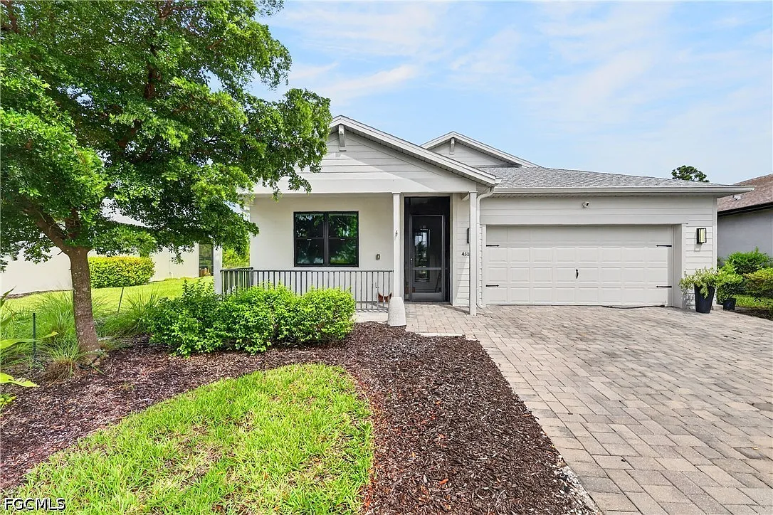 4 bed, 3.0 bath, 2200 sqft, $5,500 — Photo 1