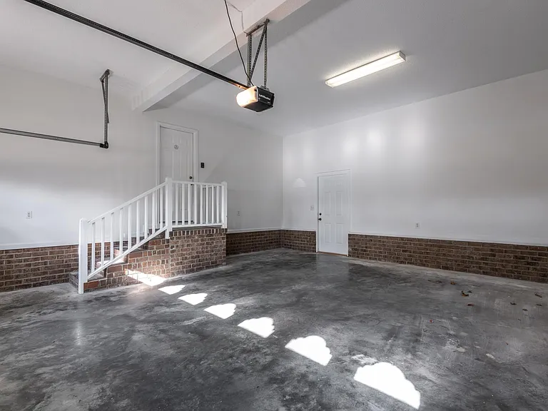 201 Pin Oak Ct — Photo 33