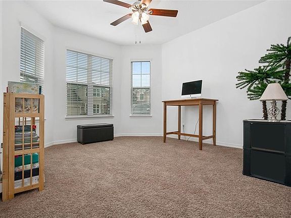 3rd image of 1305 Oakcrest Ct