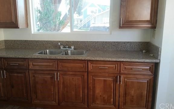 3rd image of 223 N Vine Ave