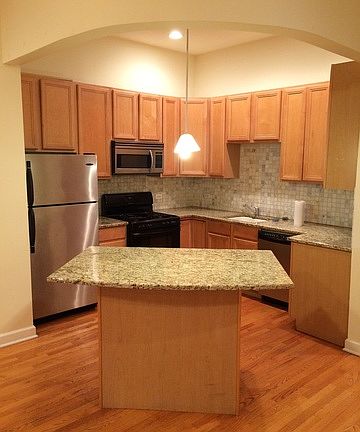3rd image of 3205 W Wilson Ave APT 202