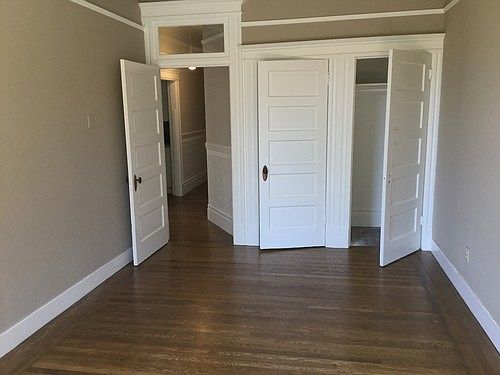 4th image of 825 Shrader St