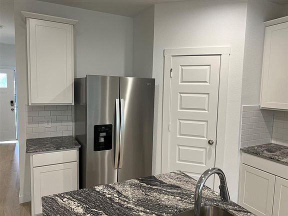 3rd image of 4906 Arvida Ln