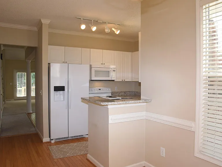 7711 Astoria Pl — Photo 8