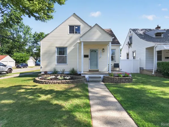 26072 Pennie St, Dearborn Heights, MI 48125