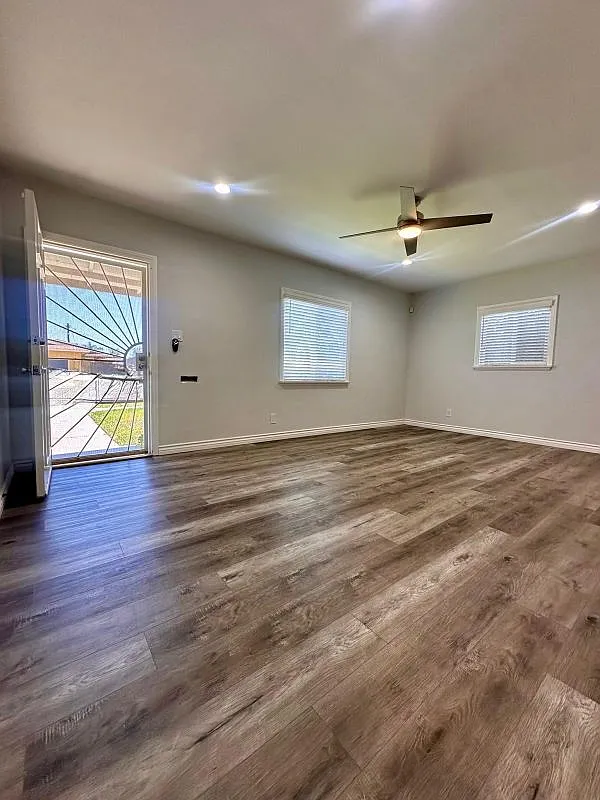 2 bed, 1.0 bath, 1200 sqft, $3,440 — Photo 2