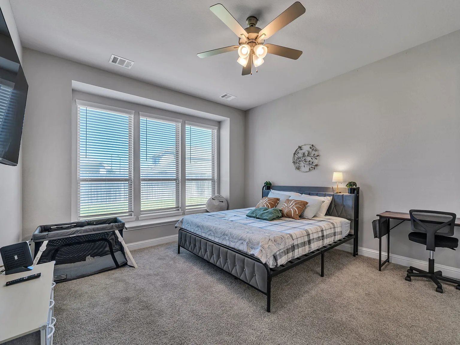 6 bed, $7,599 — Photo 4