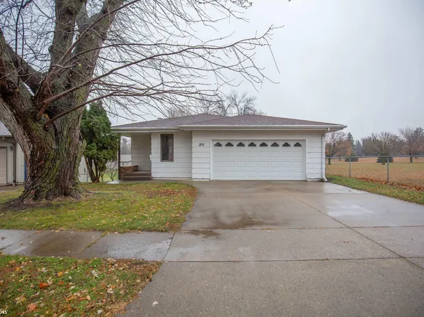 931 E Oak St, Algona, IA 50511
