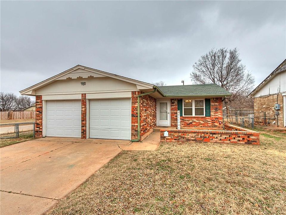 1st image of 304 S Silver Dr