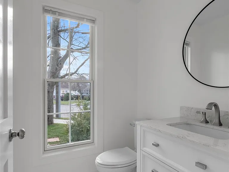 1 Manhasset Ave #B — Photo 11