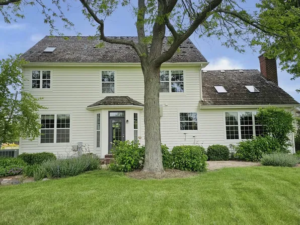 27779 E Savannah Trl, Lake Barrington, IL 60010