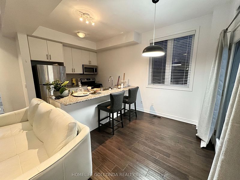 Oakville Townhouse for rent - 4 Bedrooms — photo 2