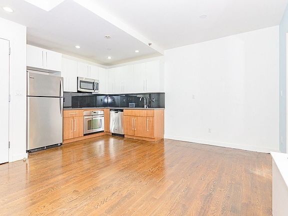 3rd image of 1209 Dekalb Ave #117A