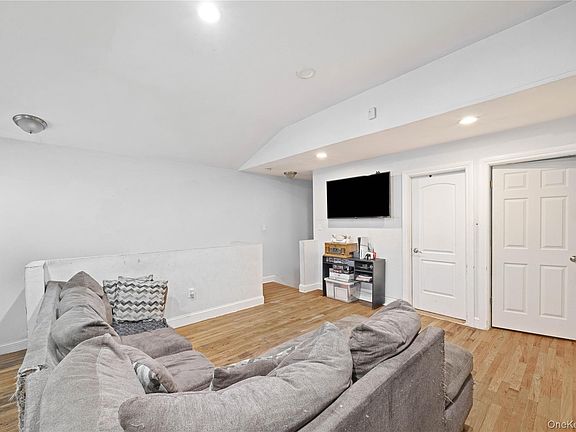 3rd image of 2611 Decatur Avenue