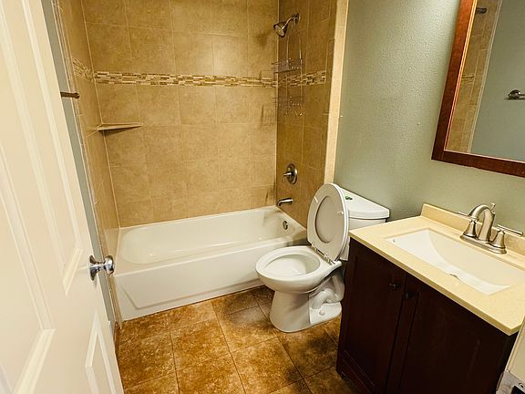 5th image of 2111 Waverly Pl N APT 201