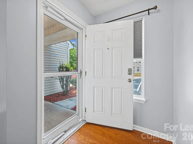 2052 Shady Pond Dr — Photo 3
