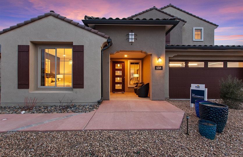 Take a tour of the Willowbrook floorplan