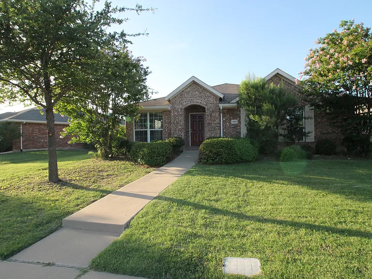 4188 Cherry Ridge Dr — Photo 2