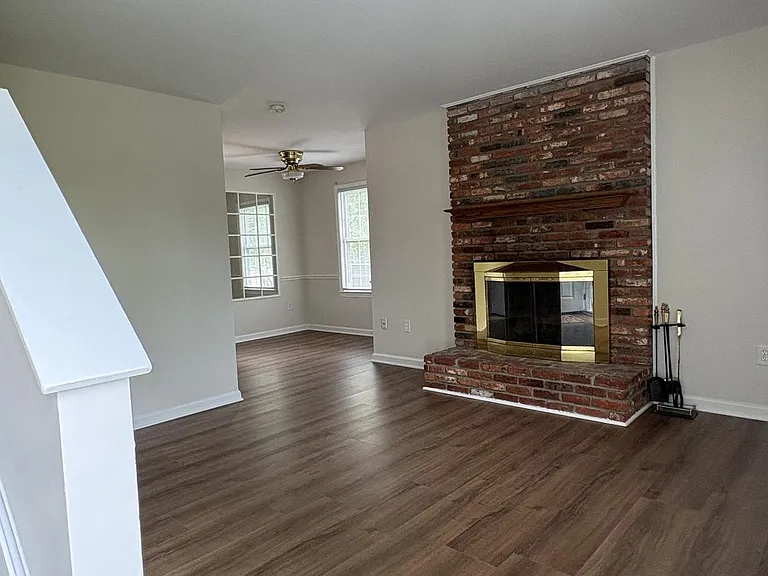 4305 Pleasant Valley Rd — Photo 3