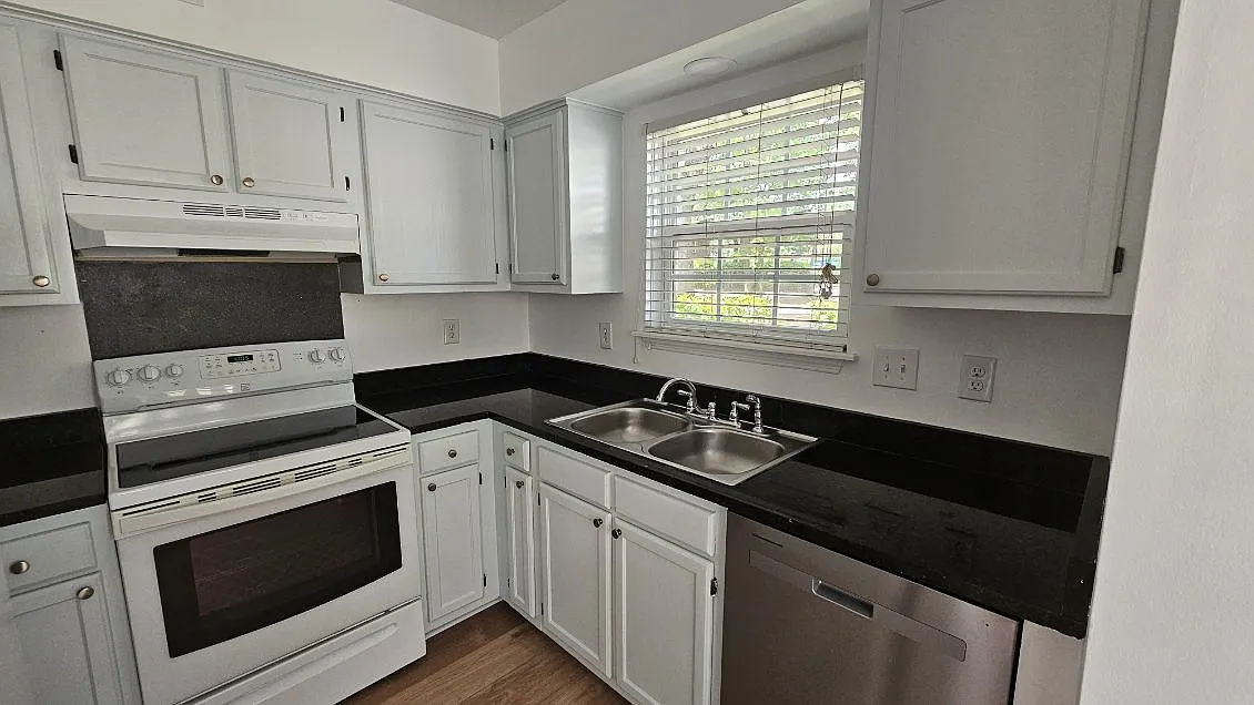 2 bed, 2.5 bath, 1125 sqft, $2,900 — Photo 2