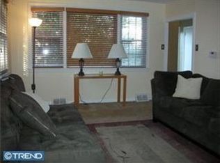 902 Cedar Ln, Norristown, PA 19401
