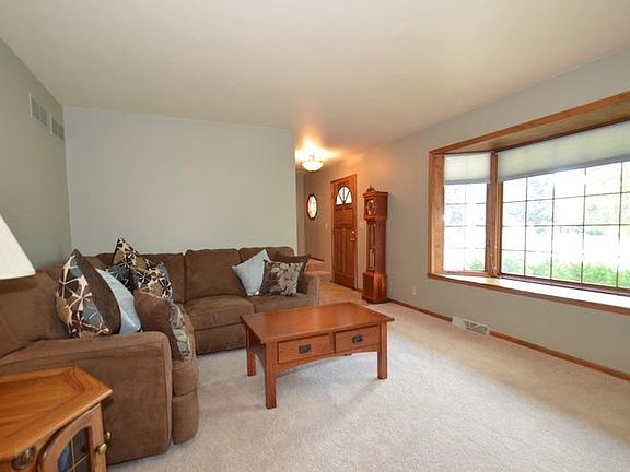 4th image of 1080 E Mary Ln
