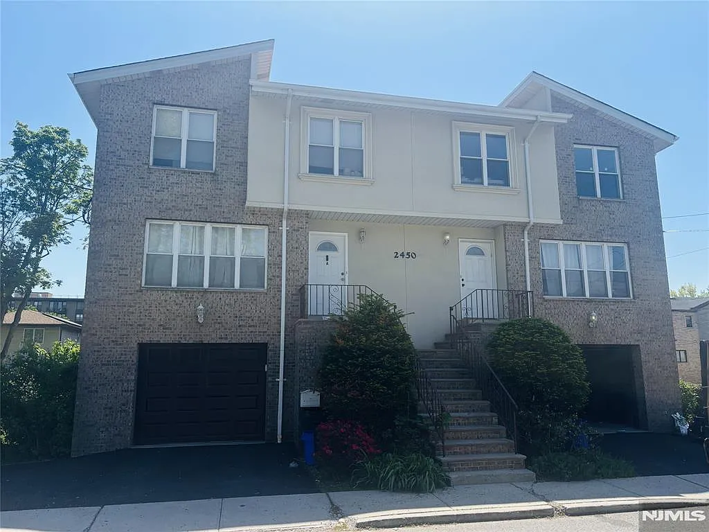 3 bed, 2.5 bath, $3,950 — Photo 1