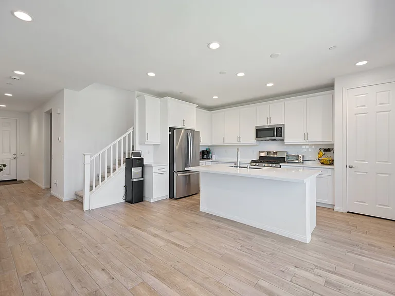 43864 Hampton St — Photo 10