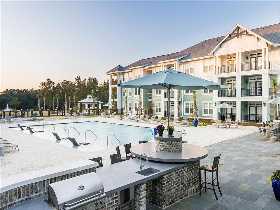 Poolside Grilling