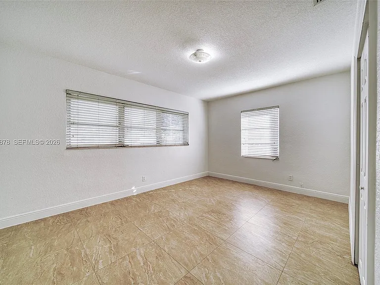 4136 SW 14th St — Photo 10