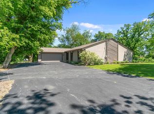 9901 N Campbell Rd, Durand, IL 61024