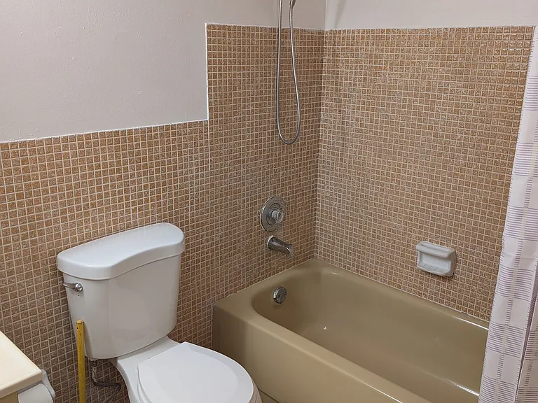 NE 202nd Ter — Photo 6