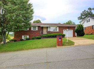 55 Plateau Heights Dr, Huntington, WV 25704