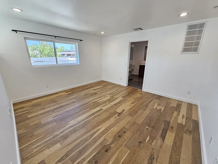 4260 Laurel Canyon Blvd — Photo 8