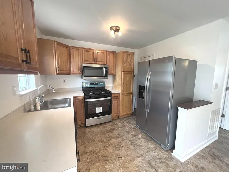 513 Willow Ave — Photo 9