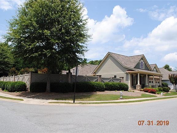 4th image of 203 Somerset Cir
