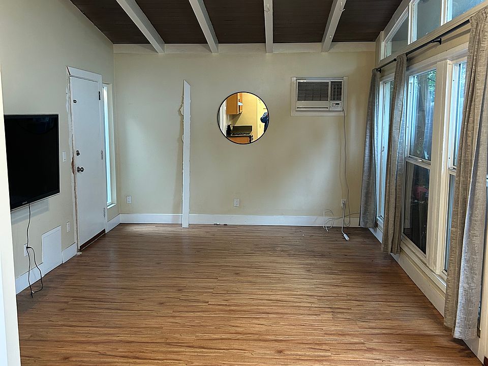 1st image of 2746 1/2 S Sepulveda Blvd