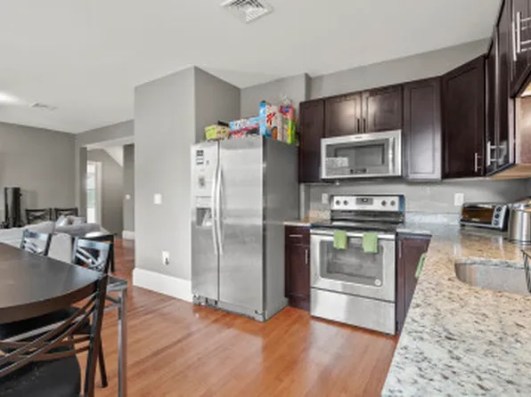 139 Adams St APT 3, Waltham, MA 02453