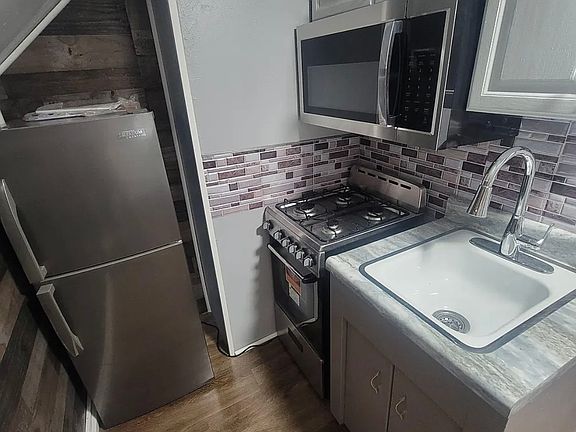 2nd image of 110UP Elmdorf Ave #3