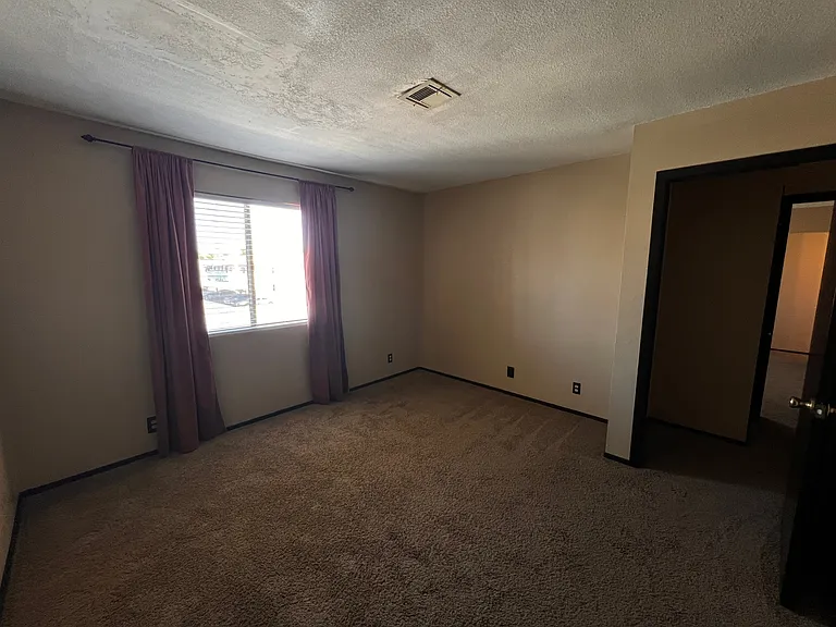 1480 Tamareno Cir #C — Photo 12