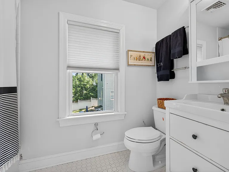 2nd floor full bath