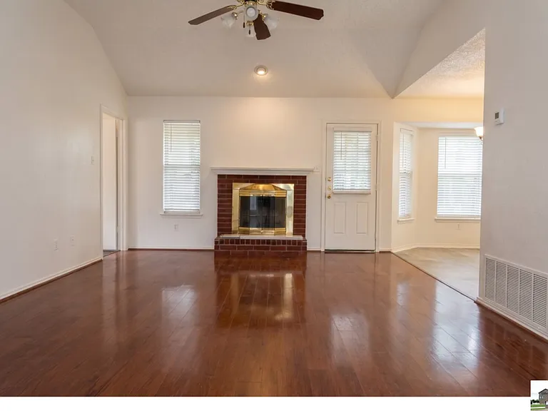 3615 Coral Bay Ln — Photo 2