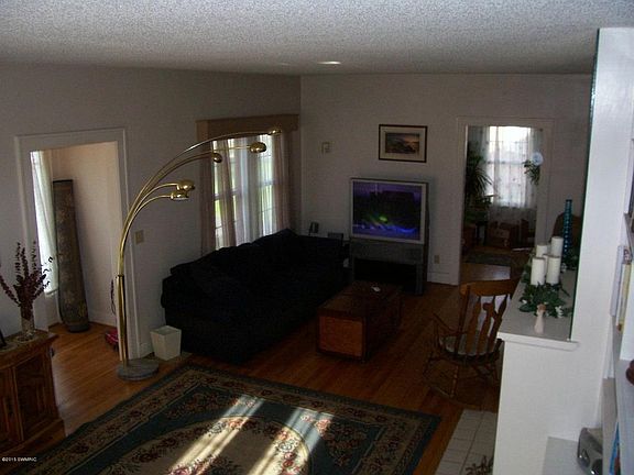 3rd image of 292 W Napier Ave